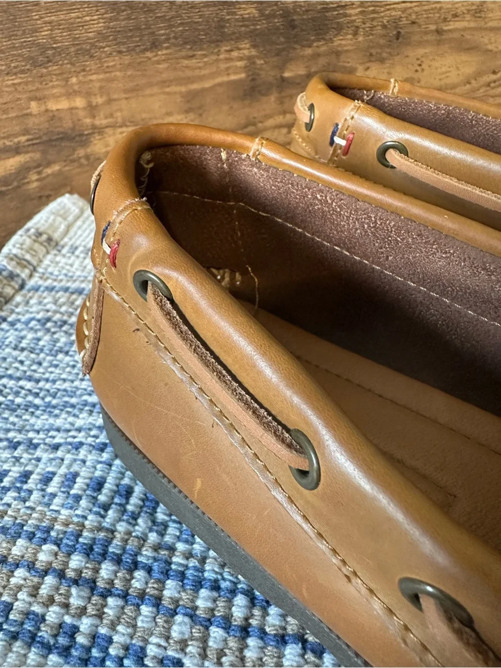 Tommy Hilfiger men 8 Tan Leather Boat Shoes Lace-Up Round Toe Rubber Sole